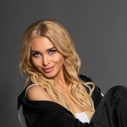 Виконавець: Андріана