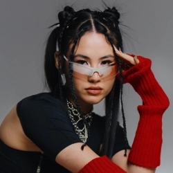 Виконавець: Emie