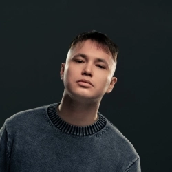 Виконавець: IVAN VALEEV