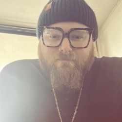 Виконавець: Shiah Maisel