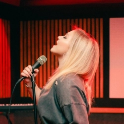 Виконавець: VERONIKA