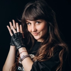 Виконавець: Victoria Niro